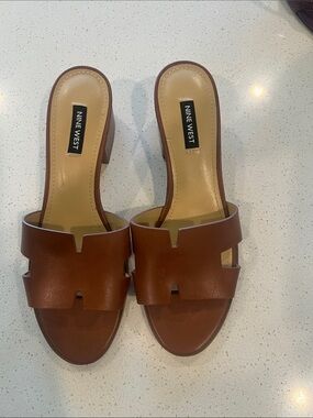 Nine West Tan Brown Slide Mules